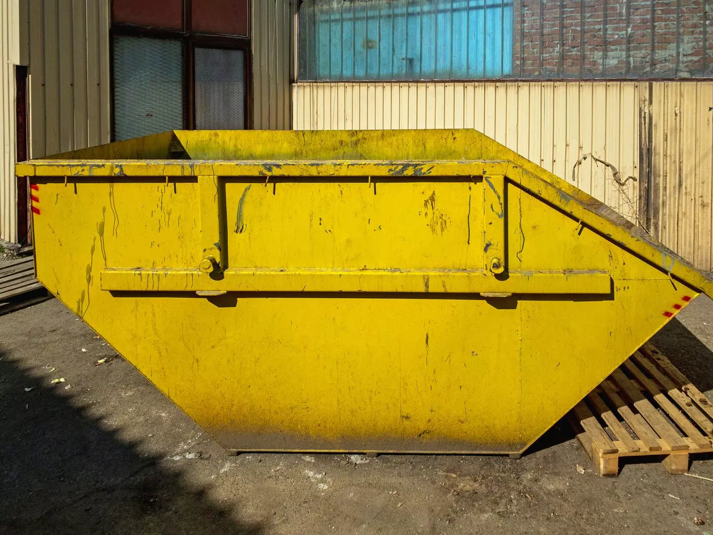 Mini Skip Hire In Irlam, Eccles, Urmston, Sale, Stretford, Salford